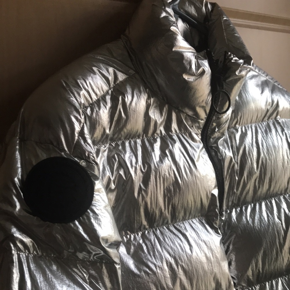 Fabletics Silver Puffer Jacket Zip Up Euc - image 8